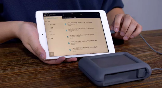 有它，誰還用電腦備份素材?!